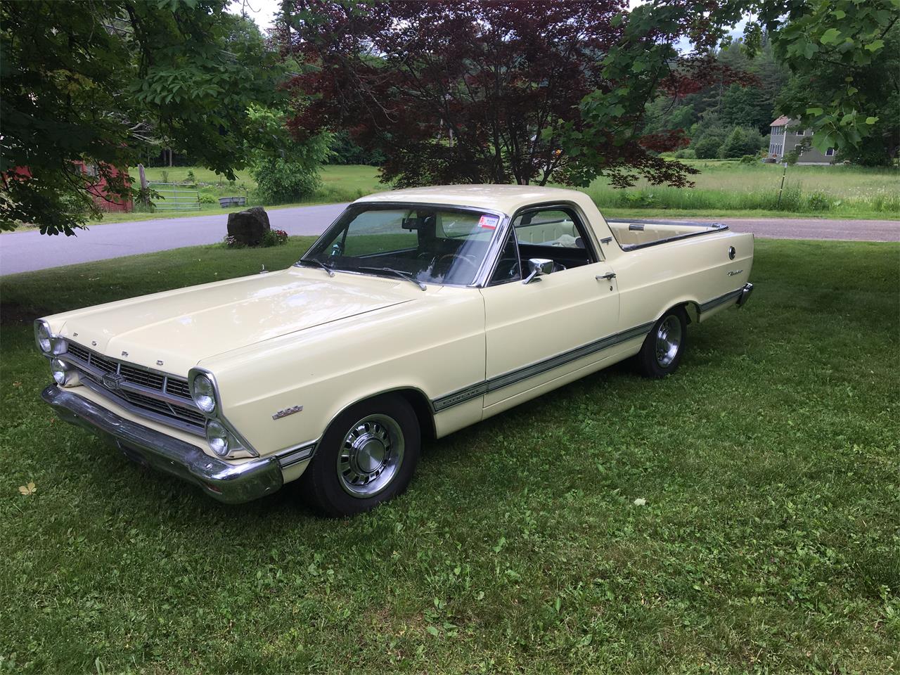 Ford-Ranchero-500-1967-Springtime-yellow-Black-1