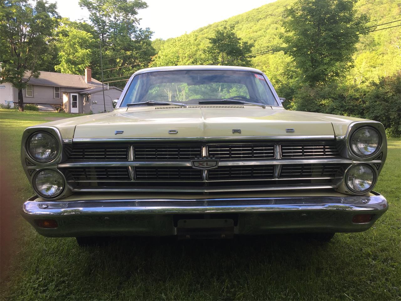 Ford-Ranchero-500-1967-Springtime-yellow-Black-2