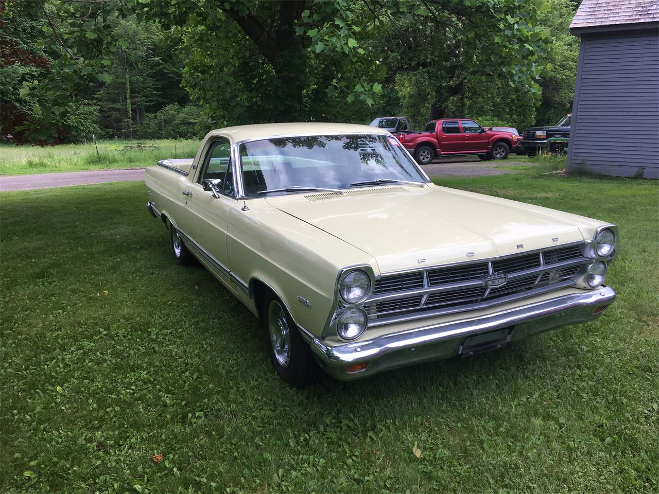 Ford-Ranchero-500-1967-Springtime-yellow-Black-3