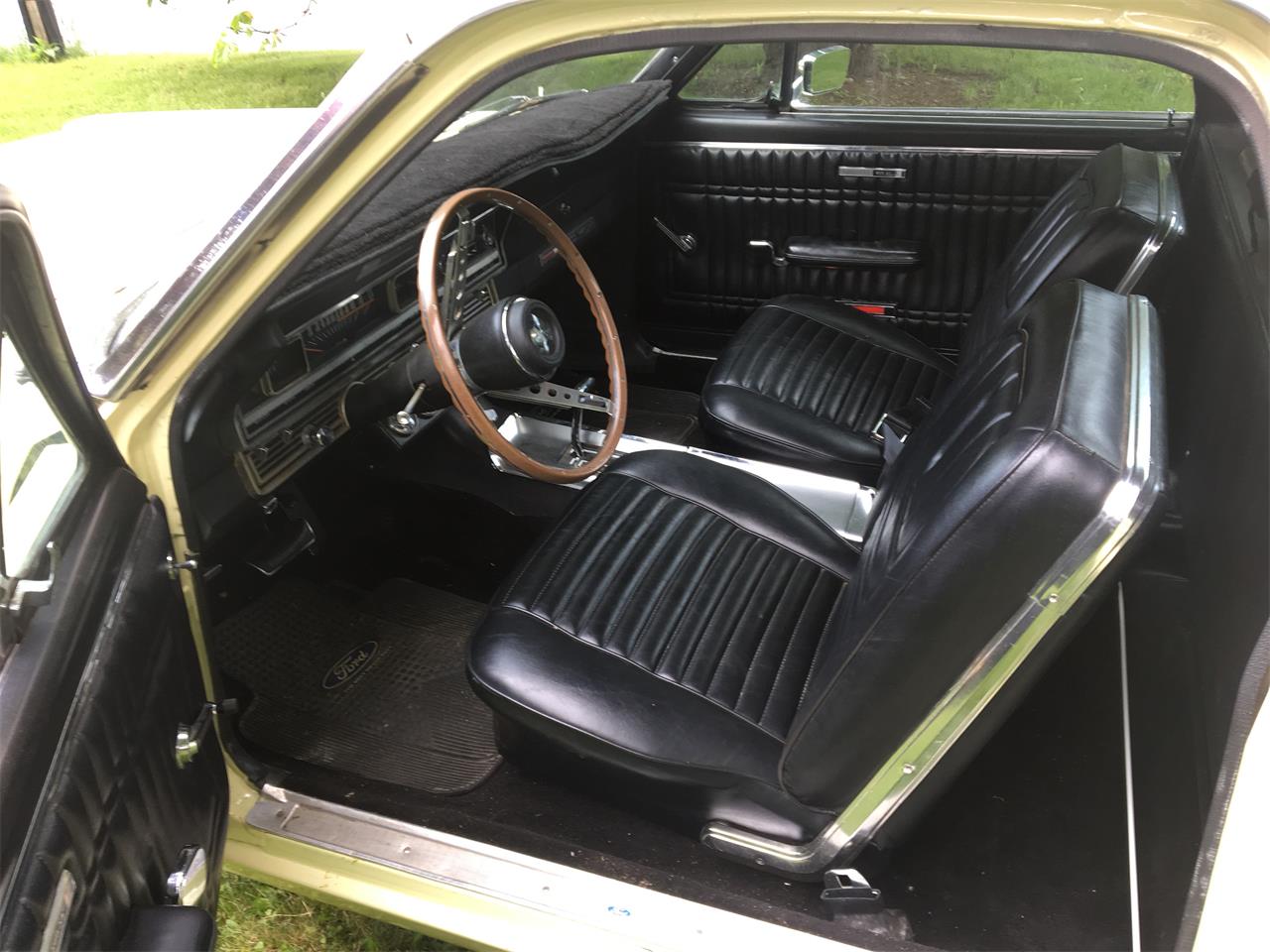 Ford-Ranchero-500-1967-Springtime-yellow-Black-5