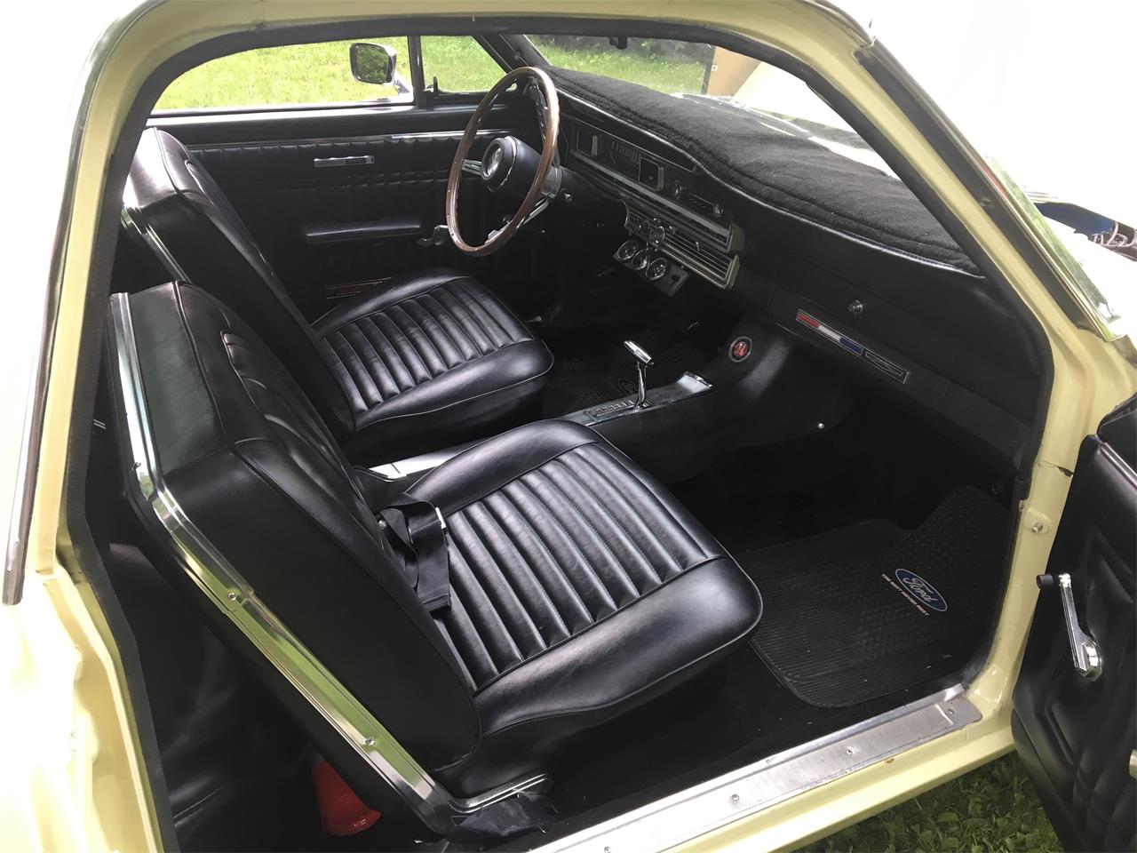 Ford-Ranchero-500-1967-Springtime-yellow-Black-7