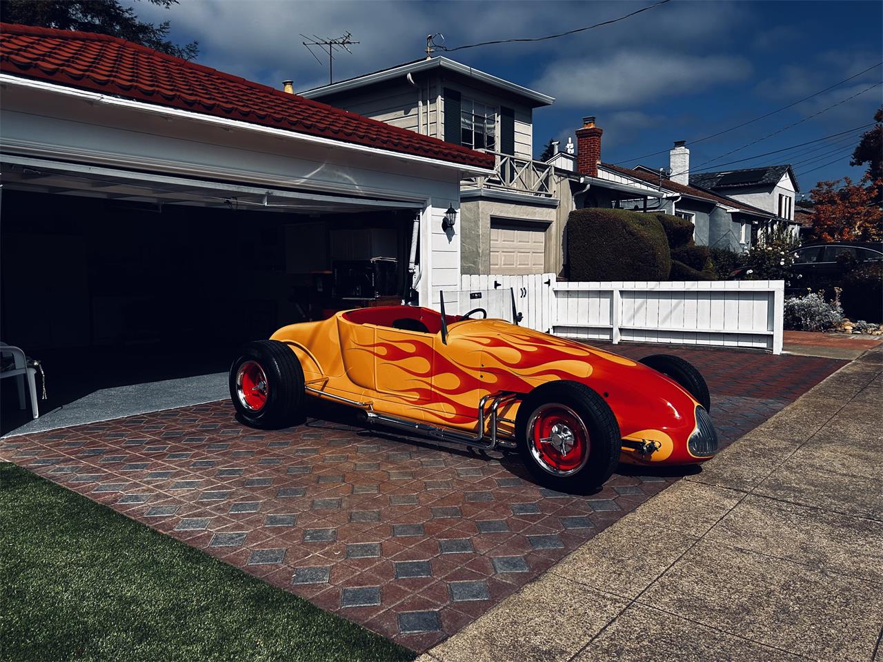 Ford-Roadster-1927-Yellow-orange-Red-leather-1