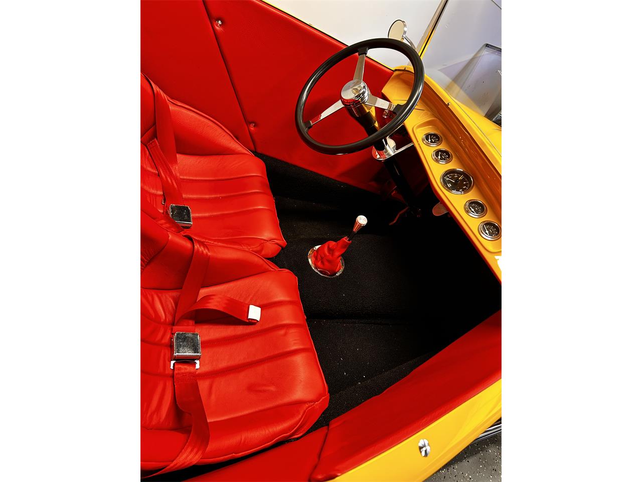 Ford-Roadster-1927-Yellow-orange-Red-leather-12