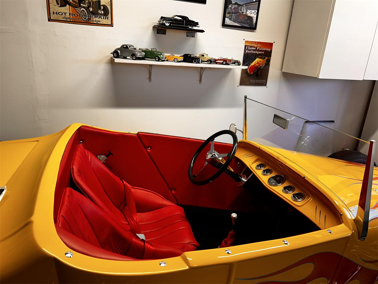 Ford-Roadster-1927-Yellow-orange-Red-leather-13
