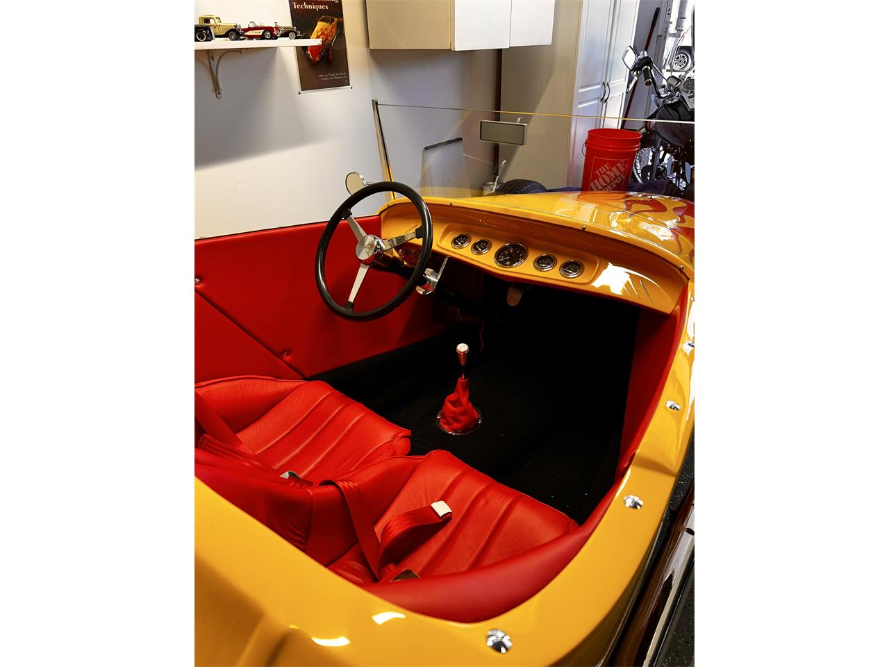 Ford-Roadster-1927-Yellow-orange-Red-leather-14
