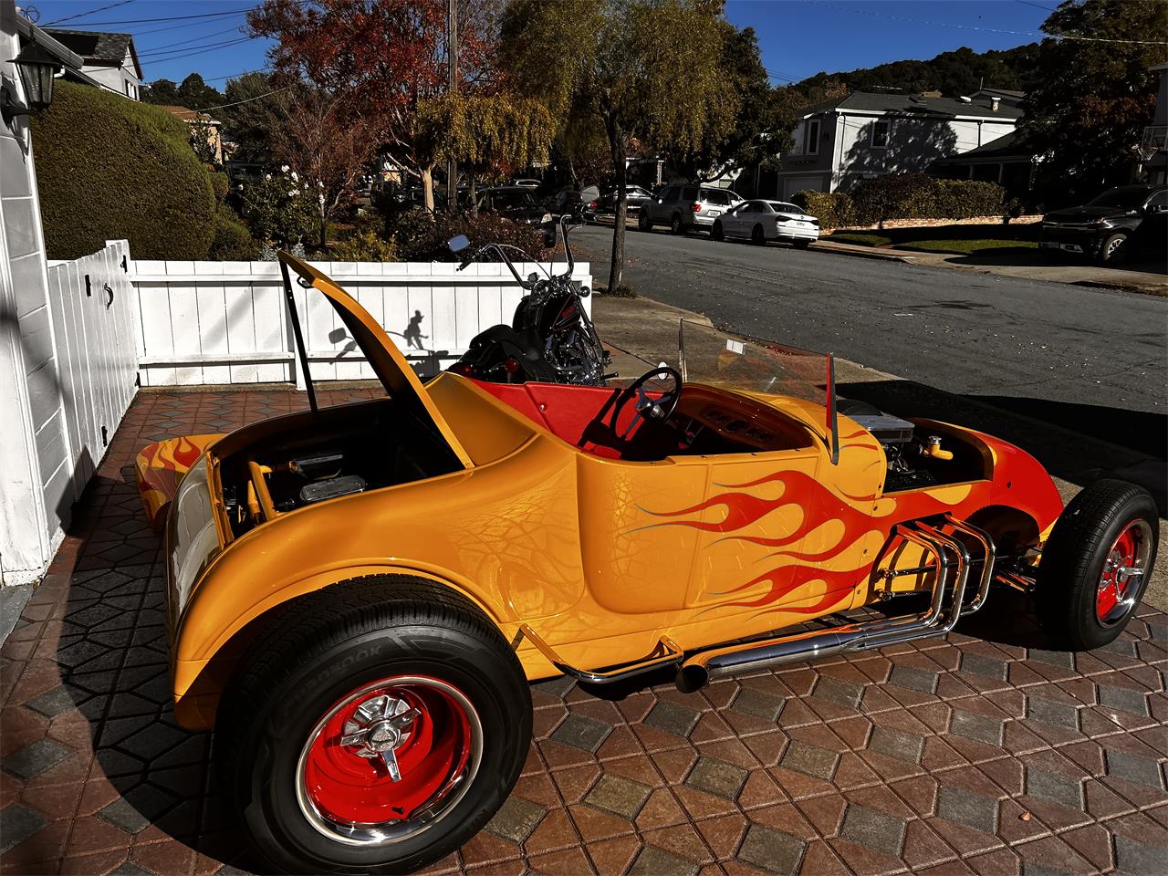 Ford-Roadster-1927-Yellow-orange-Red-leather-2
