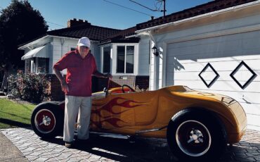 Ford-Roadster-1927-Yellow-orange-Red-leather-5