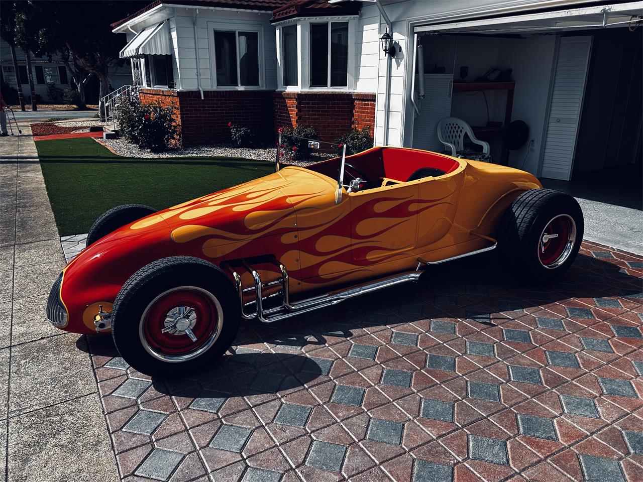 Ford-Roadster-1927-Yellow-orange-Red-leather