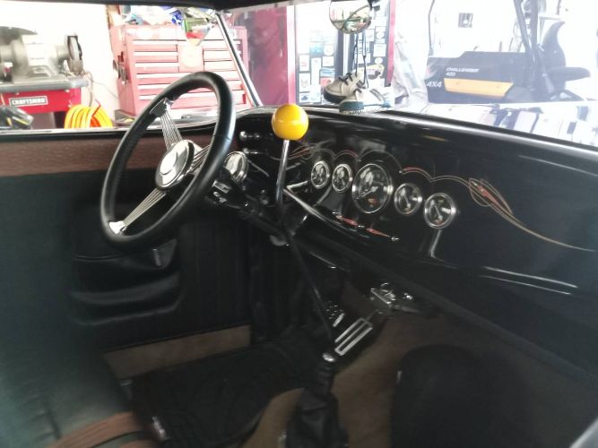 Ford-Roadster-1932-Black-1