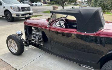 Ford-Roadster-1932-Convertible-3