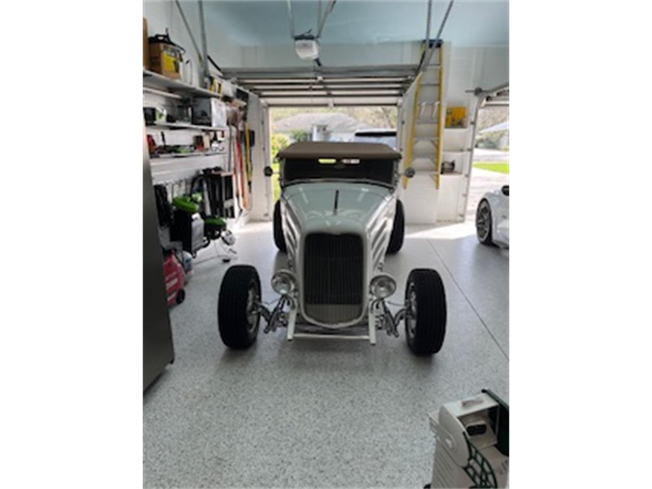 Ford-Roadster-1932-Pearl-White-Beige-Leather-2