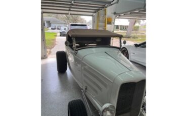 Ford-Roadster-1932-Pearl-White-Beige-Leather-4