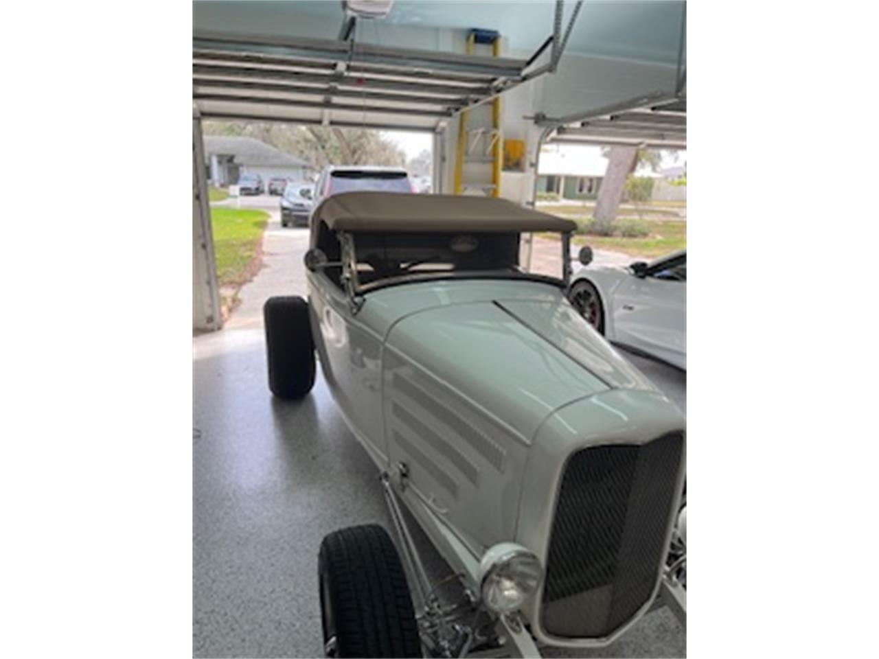 Ford-Roadster-1932-Pearl-White-Beige-Leather-4