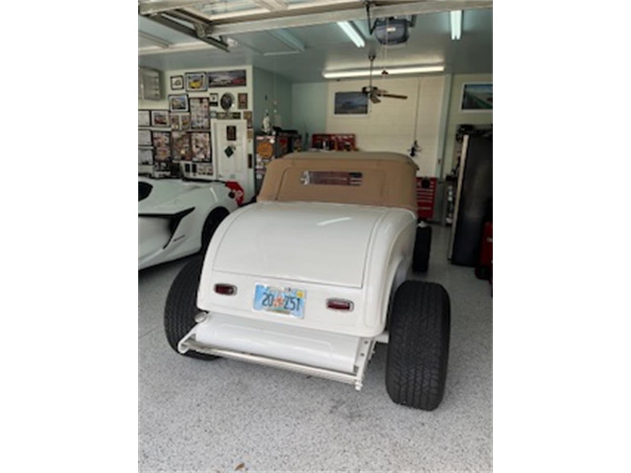Ford-Roadster-1932-Pearl-White-Beige-Leather-7