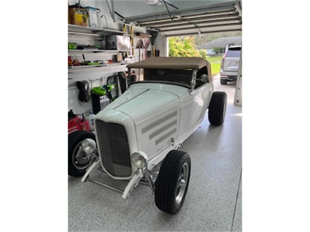 Ford-Roadster-1932-Pearl-White-Beige-Leather
