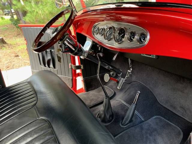 Ford-Roadster-1932-Red-1
