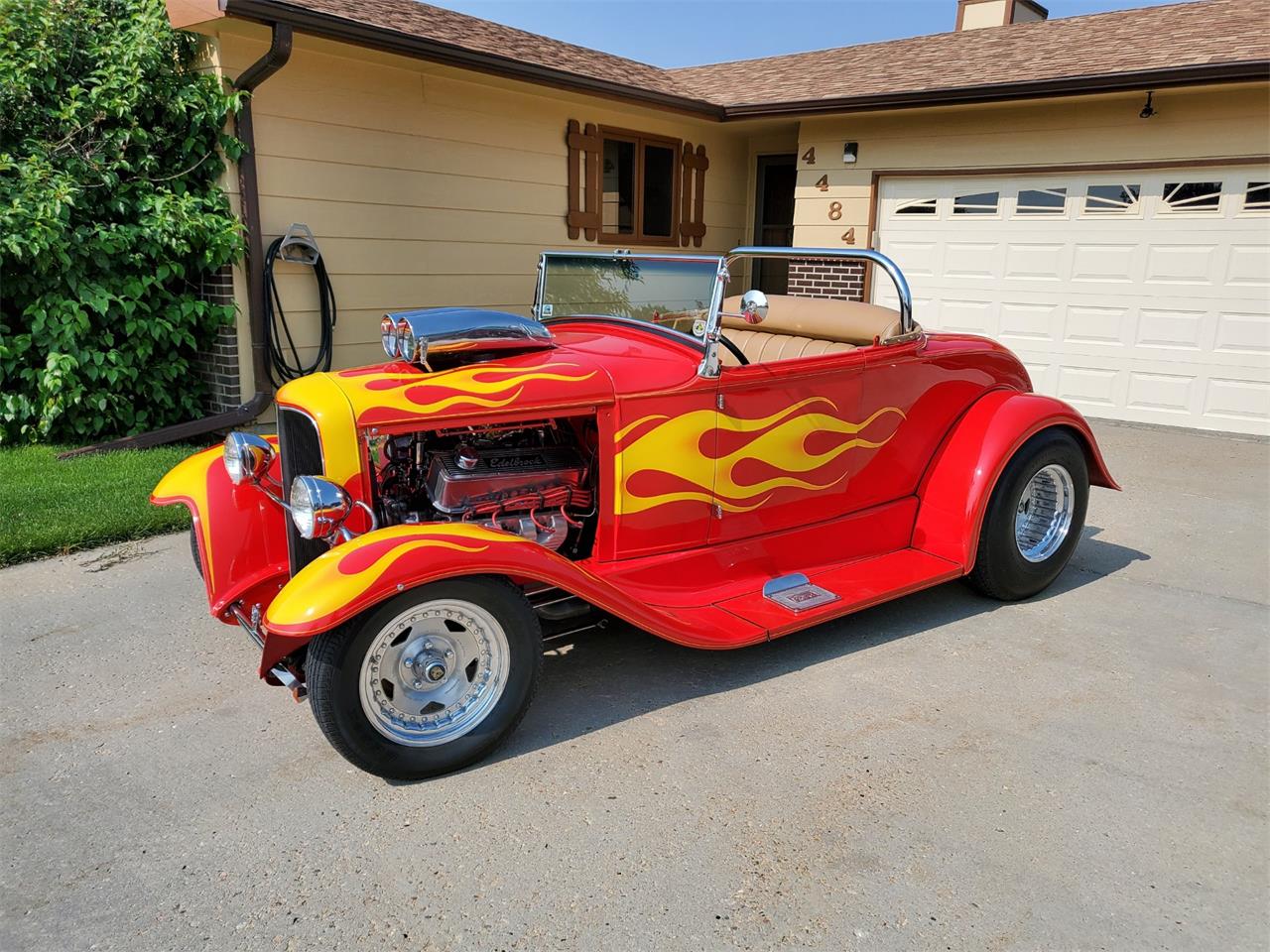 Ford-Roadster-1932-Red-Beige-4