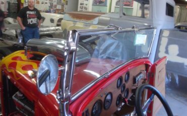 Ford-Roadster-1932-Red-Beige-6