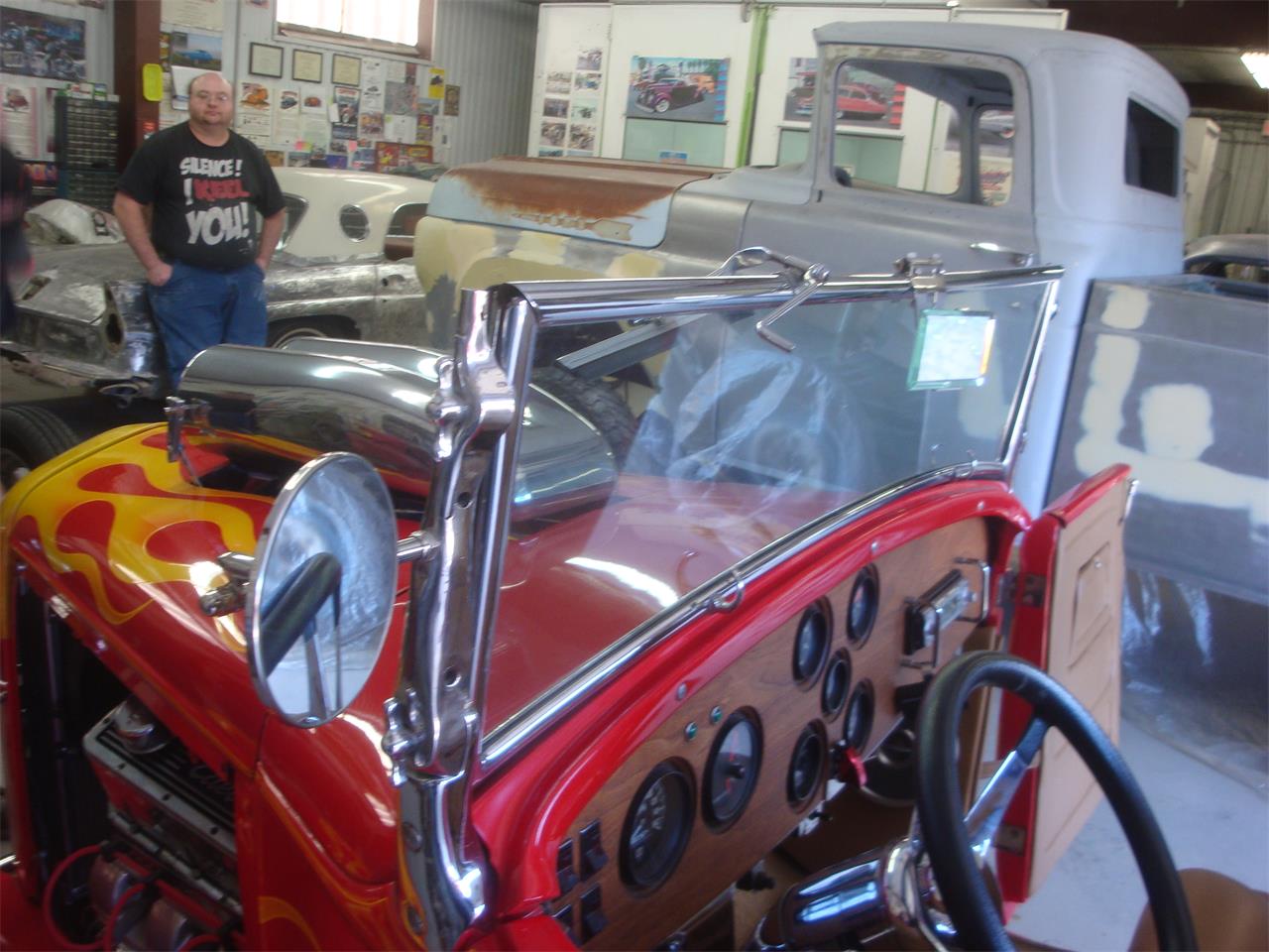 Ford-Roadster-1932-Red-Beige-6