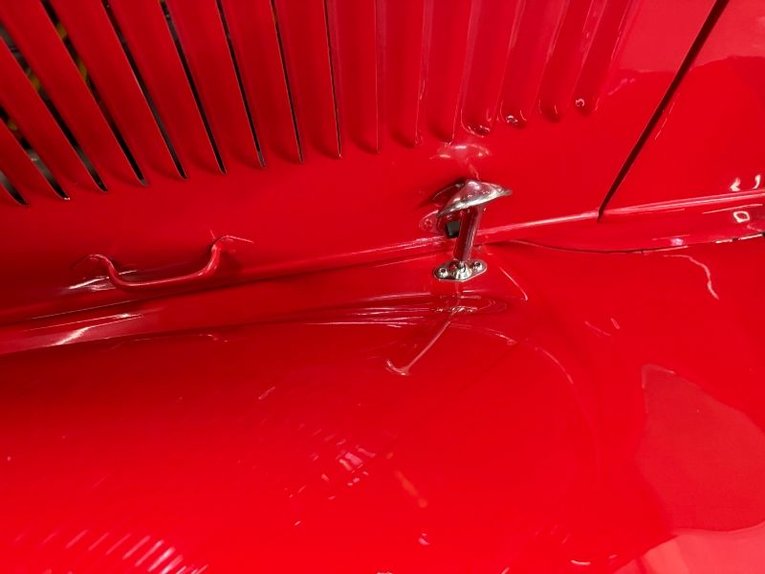 Ford-Roadster-1932-Red-Tan-10