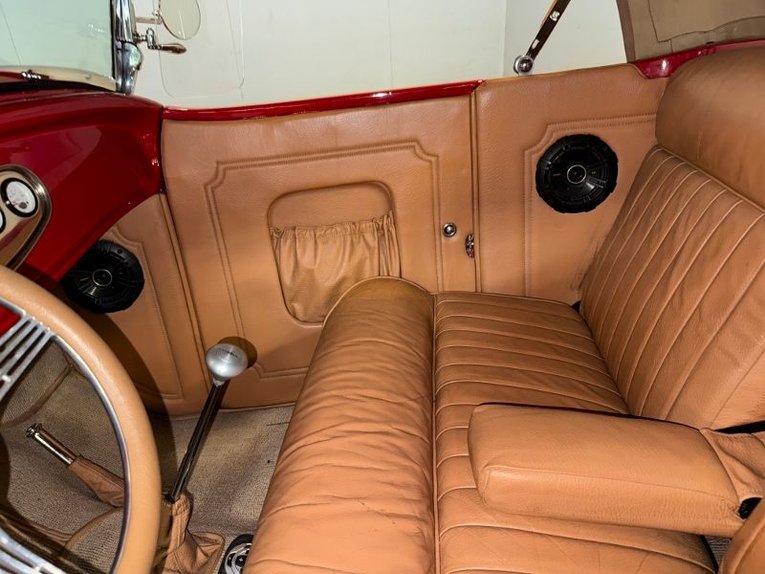 Ford-Roadster-1932-Red-Tan-13