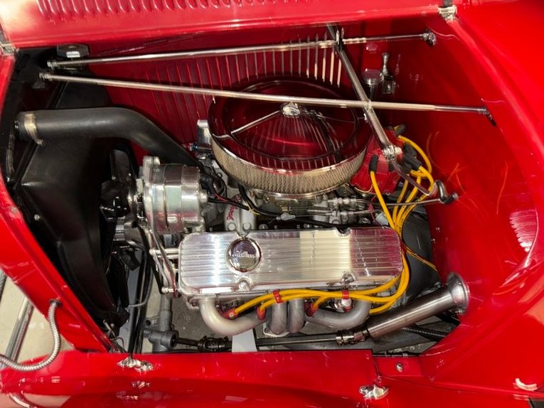 Ford-Roadster-1932-Red-Tan-17