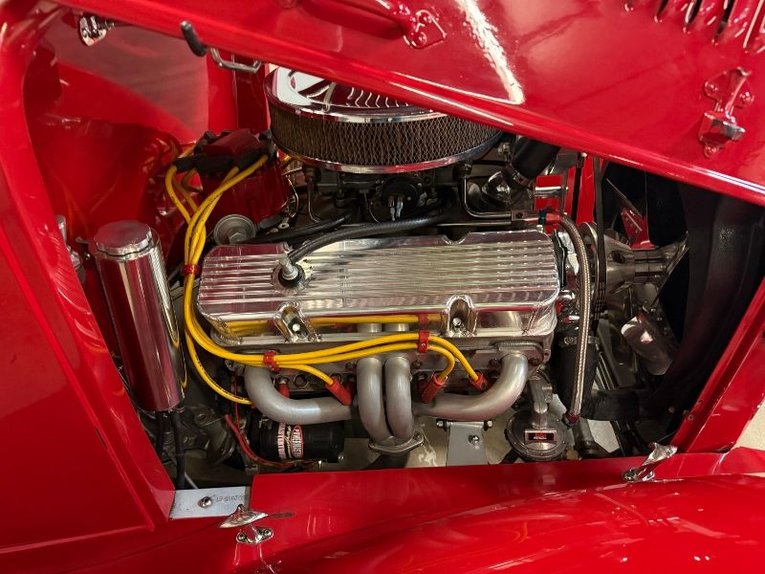 Ford-Roadster-1932-Red-Tan-19