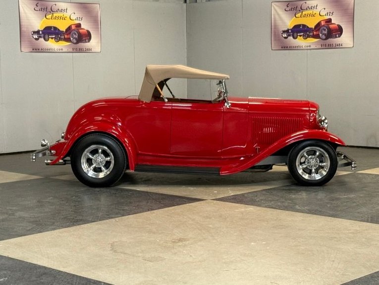 Ford-Roadster-1932-Red-Tan-23
