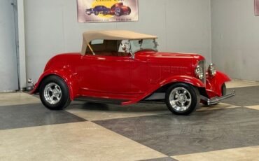 Ford-Roadster-1932-Red-Tan-24