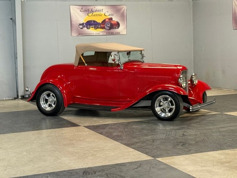 Ford-Roadster-1932-Red-Tan-24