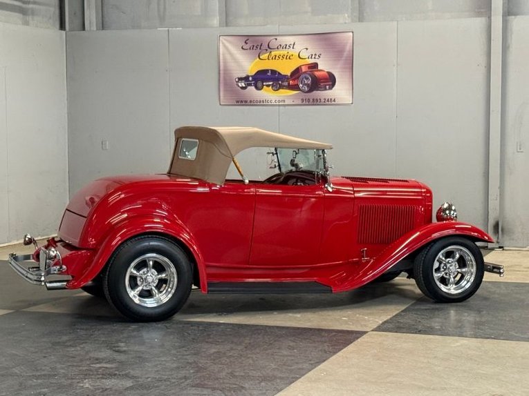 Ford-Roadster-1932-Red-Tan-25