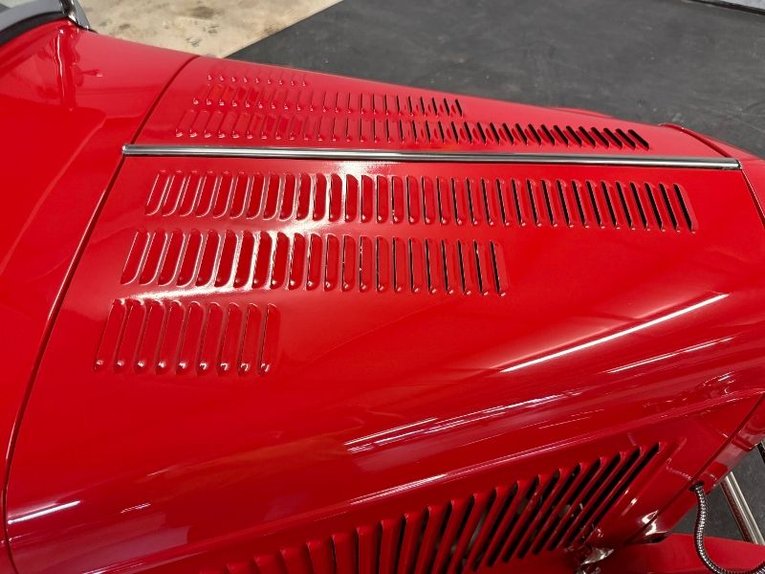 Ford-Roadster-1932-Red-Tan-26