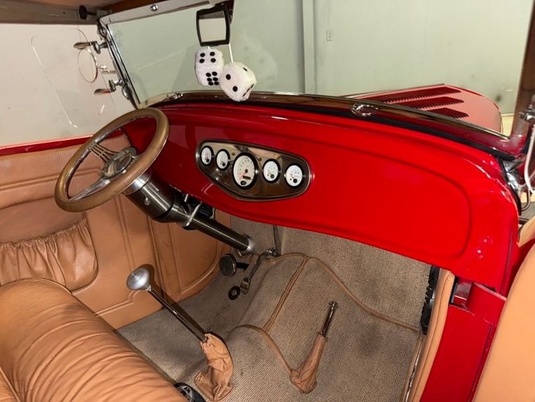 Ford-Roadster-1932-Red-Tan-27
