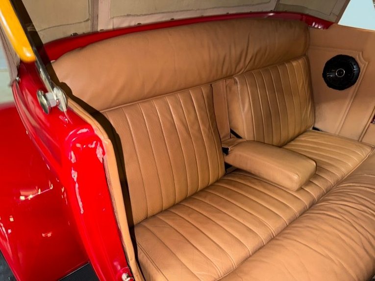 Ford-Roadster-1932-Red-Tan-29