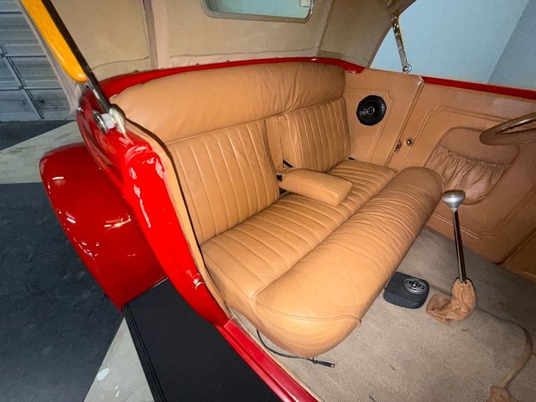 Ford-Roadster-1932-Red-Tan-30