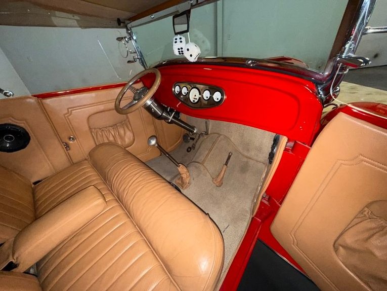 Ford-Roadster-1932-Red-Tan-31