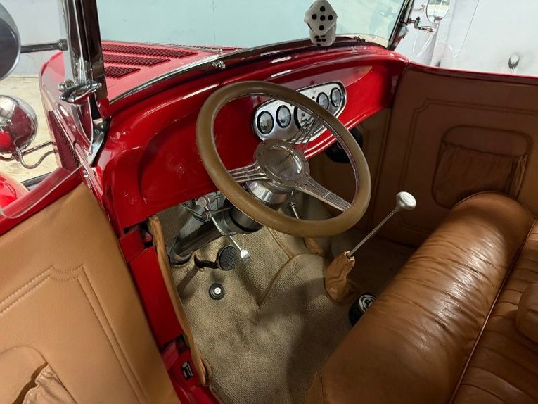 Ford-Roadster-1932-Red-Tan-34