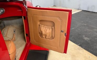 Ford-Roadster-1932-Red-Tan-35