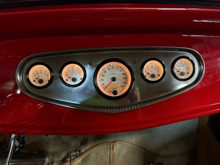 Ford-Roadster-1932-Red-Tan-37
