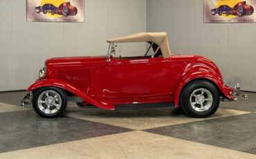 Ford-Roadster-1932-Red-Tan