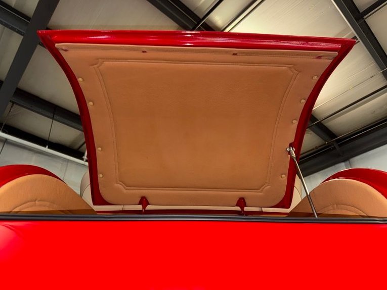 Ford-Roadster-1932-Red-Tan-40