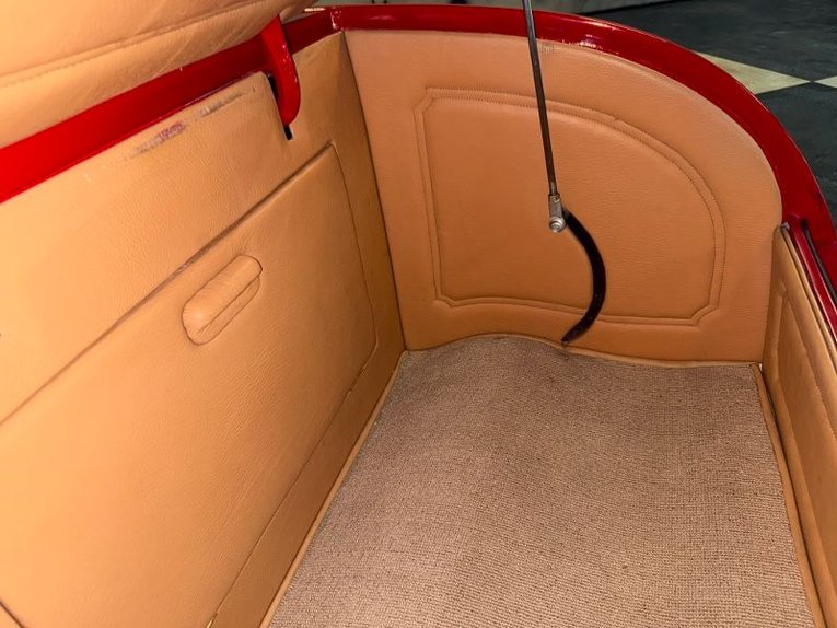 Ford-Roadster-1932-Red-Tan-42