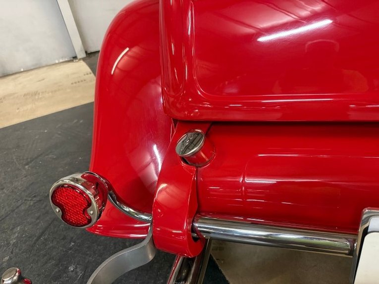 Ford-Roadster-1932-Red-Tan-45