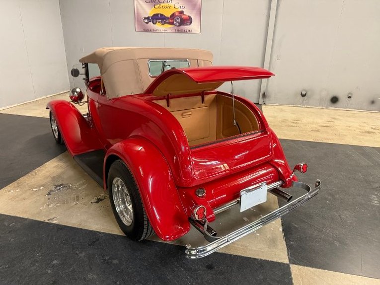 Ford-Roadster-1932-Red-Tan-46