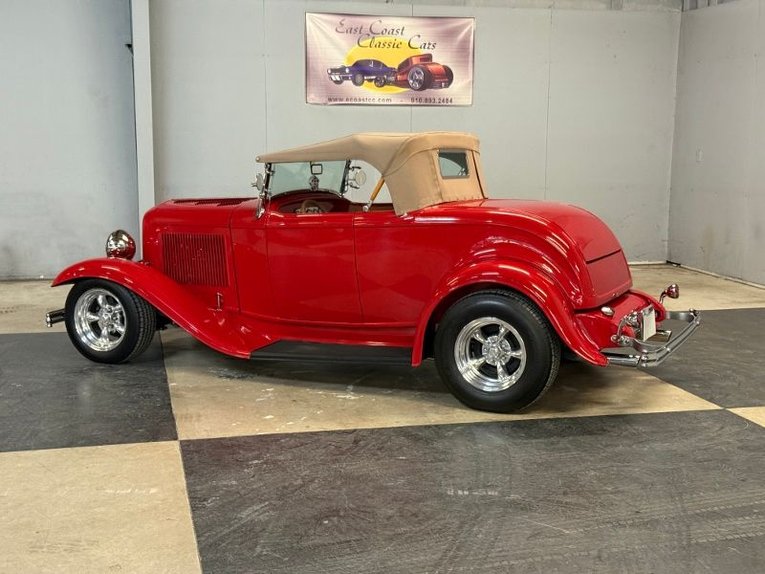 Ford-Roadster-1932-Red-Tan-7