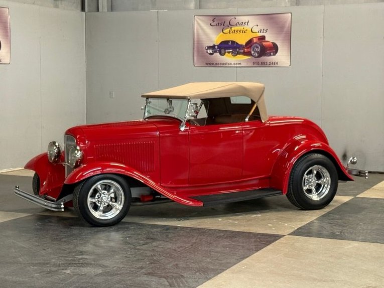 Ford-Roadster-1932-Red-Tan-8
