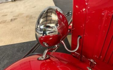 Ford-Roadster-1932-Red-Tan-9