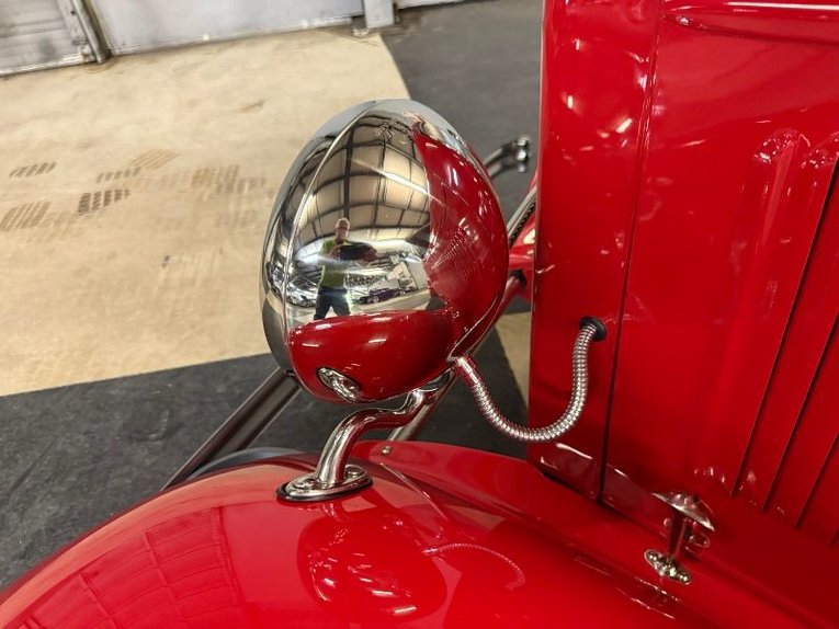 Ford-Roadster-1932-Red-Tan-9