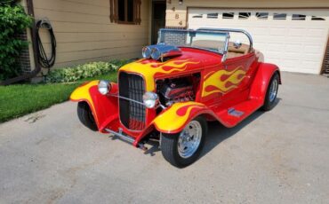Ford-Roadster-1932-Red-with-flames-Tan-Vinyl-2