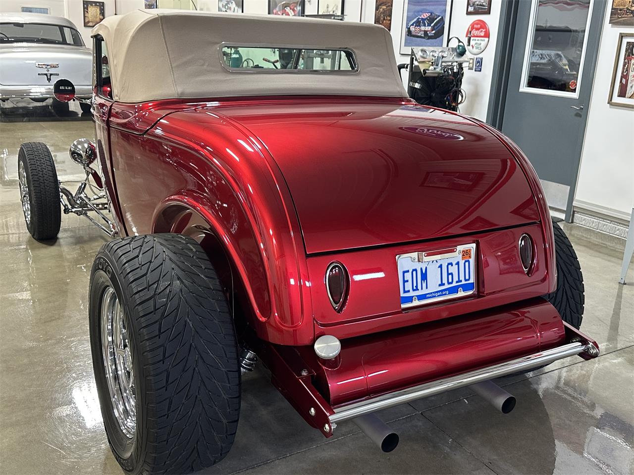 Ford-Roadster-1932-Ruby-red-metallic-Tan-10